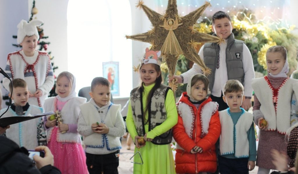 Виступ учнів недільної школи з привітаннями до свята Різдва Христового